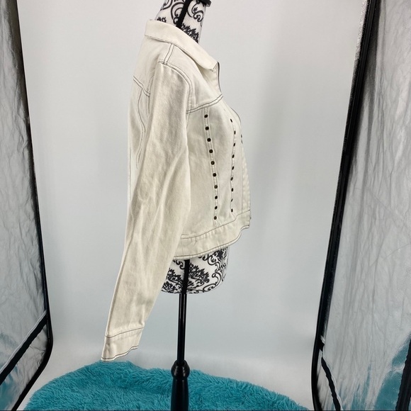 Vintage Clio white denim zip up jacket with silver rivets. Rivet embellished - Picture 6 of 11